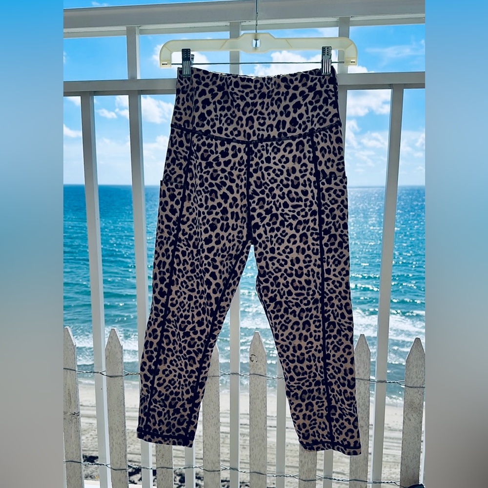 ANIMAL PRINT CAPRI WORK OUTS… - Picture 3 of 5